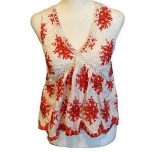 Mi Ami V neck dressy tank top. Sz XS. White/red. Raised embroidered pattern